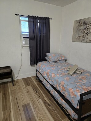 1 bedroom, WiFi, bed sheets