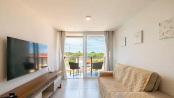 Departamento básico | Área de sala de estar | Smart TV de 32 cm con canales digitales