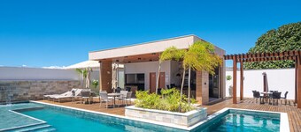 Apartments in a Condo With a Pool and Gym - AGA