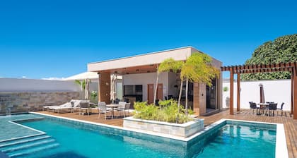 Apartments in a Condo With a Pool and Gym - AGA