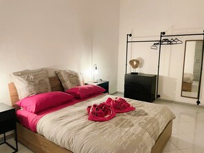 4 chambres, fer et planche à repasser, accès au Wi-Fi (inclus)