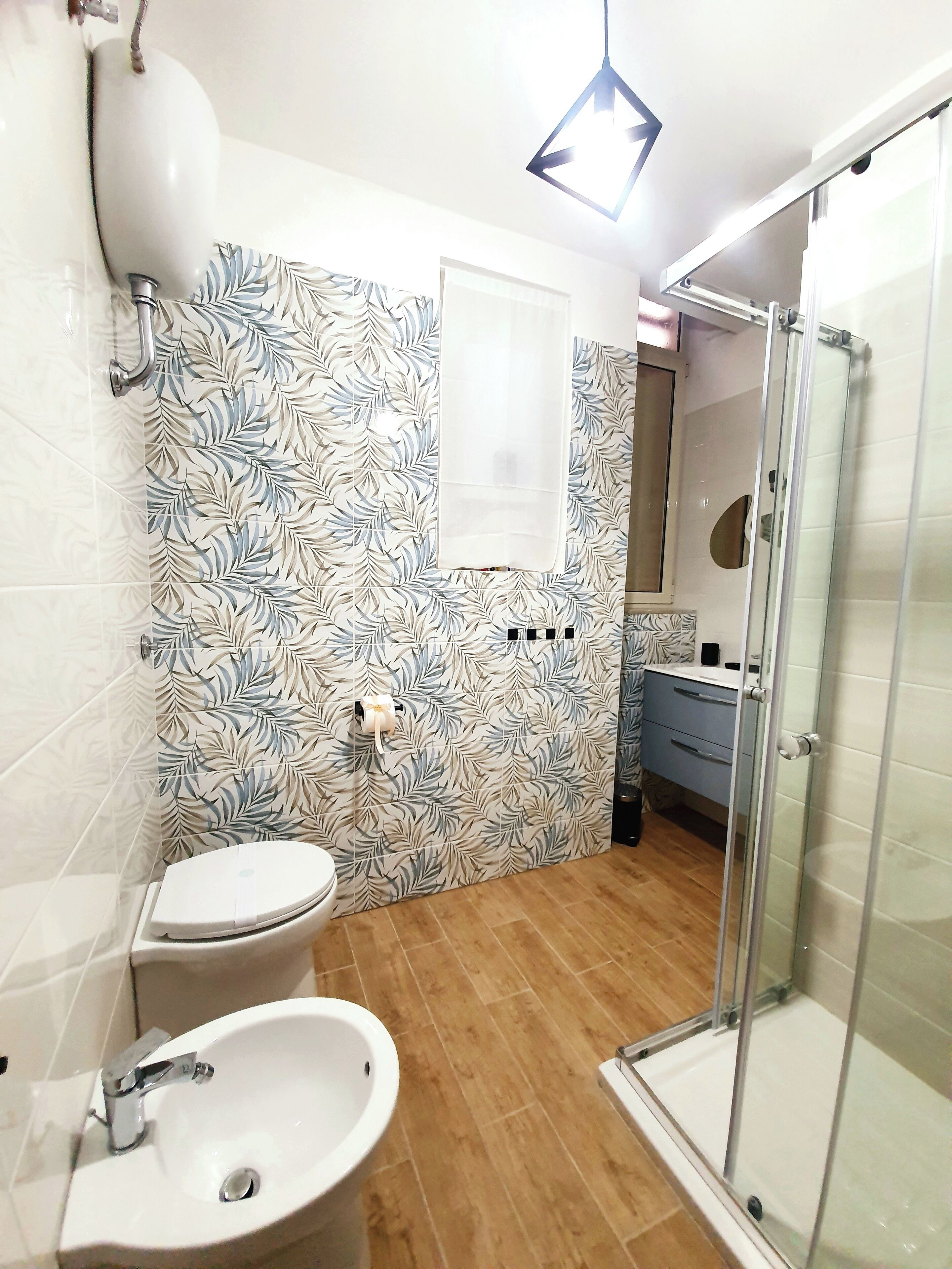 Doccia, asciugacapelli, bidet, asciugamani