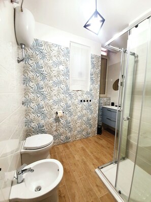 Shower, hair dryer, bidet, towels - MIRACOLI HOUSE 40 Cozy 160 sq m house for families/groups of friends. Center (Napoli)