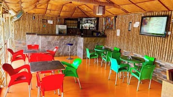 Bar accanto alla piscina