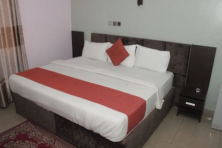 Deluxe Room, Balcony, City View | Desk, laptop workspace, blackout drapes, soundproofing