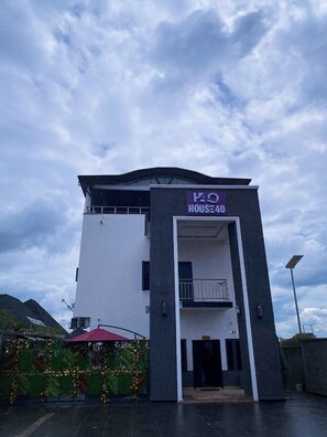 Façana frontal de l'allotjament