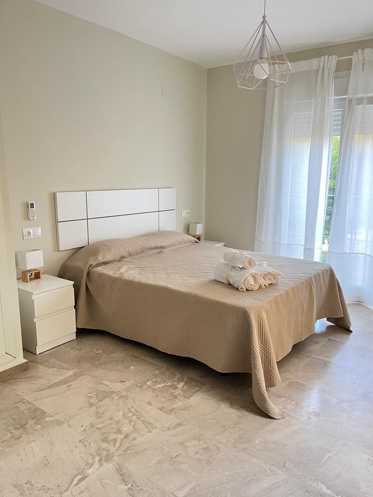 3 dormitorios, tabla de planchar con plancha, wifi y ropa de cama