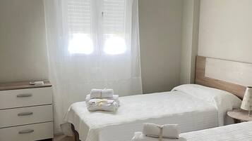 3 dormitoris, planxa i posts de planxar, wifi i roba de llit