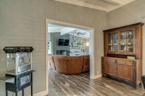 Interior - Sprawling 5bd/3ba Pool Spa Chef Kitchen Dntn Melb USSSA (Melbourne)