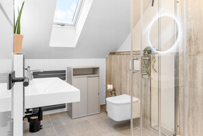 Shower, hair dryer, towels, soap - Vacation apartment | up to 5 pers. | near Cologne Therme & Phantasialand family-friendly  (Swisttal)