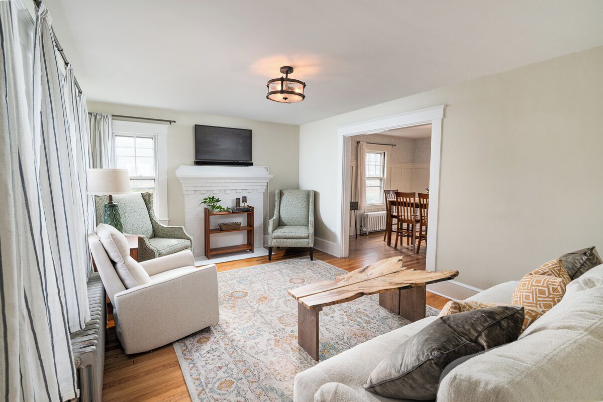 Smart TV, libros, estéreo, impresora