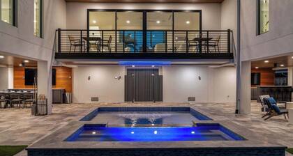 Lido Luxe Estate: Rental with Pool & Rooftop Deck