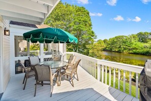 Outdoor dining - New Popponesset Rental-3 bedrooms, 3 baths, A/C, sleeps 6 (Mashpee)