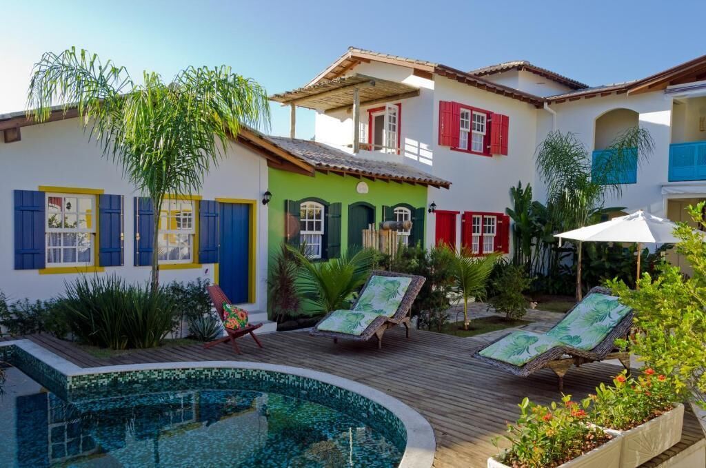 Piscina externa, espreguiçadeiras