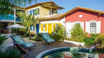 AuĂenpool, LiegestĂŒhle