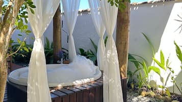 Minibar, blackout curtains, free WiFi, bed sheets