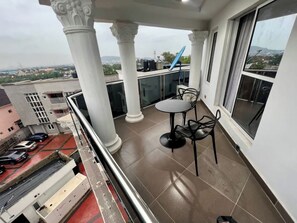Apartemen Junior, balkon, pemandangan kota | Pemandangan balkon