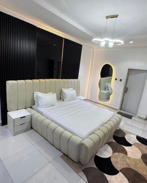 Appartement, balcon, vue ville | Bureau, espace de travail pour ordinateur portable, rideaux occultants