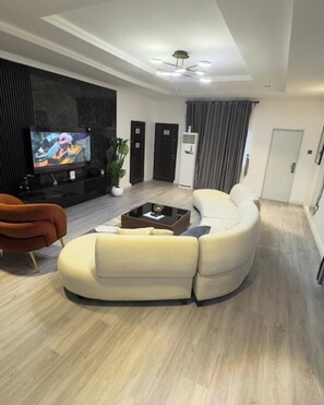 Junior Apartment, Balcony, City View | Living area