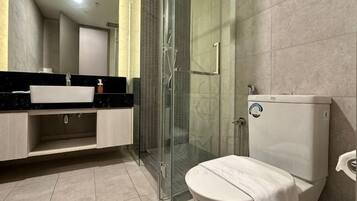 Free toiletries, bidet