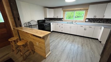 Fridge, microwave, oven, coffee/tea maker