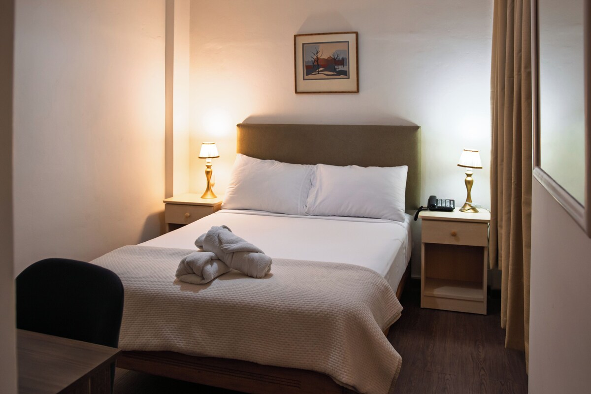Basic Single Room, City View | WiFi (free)