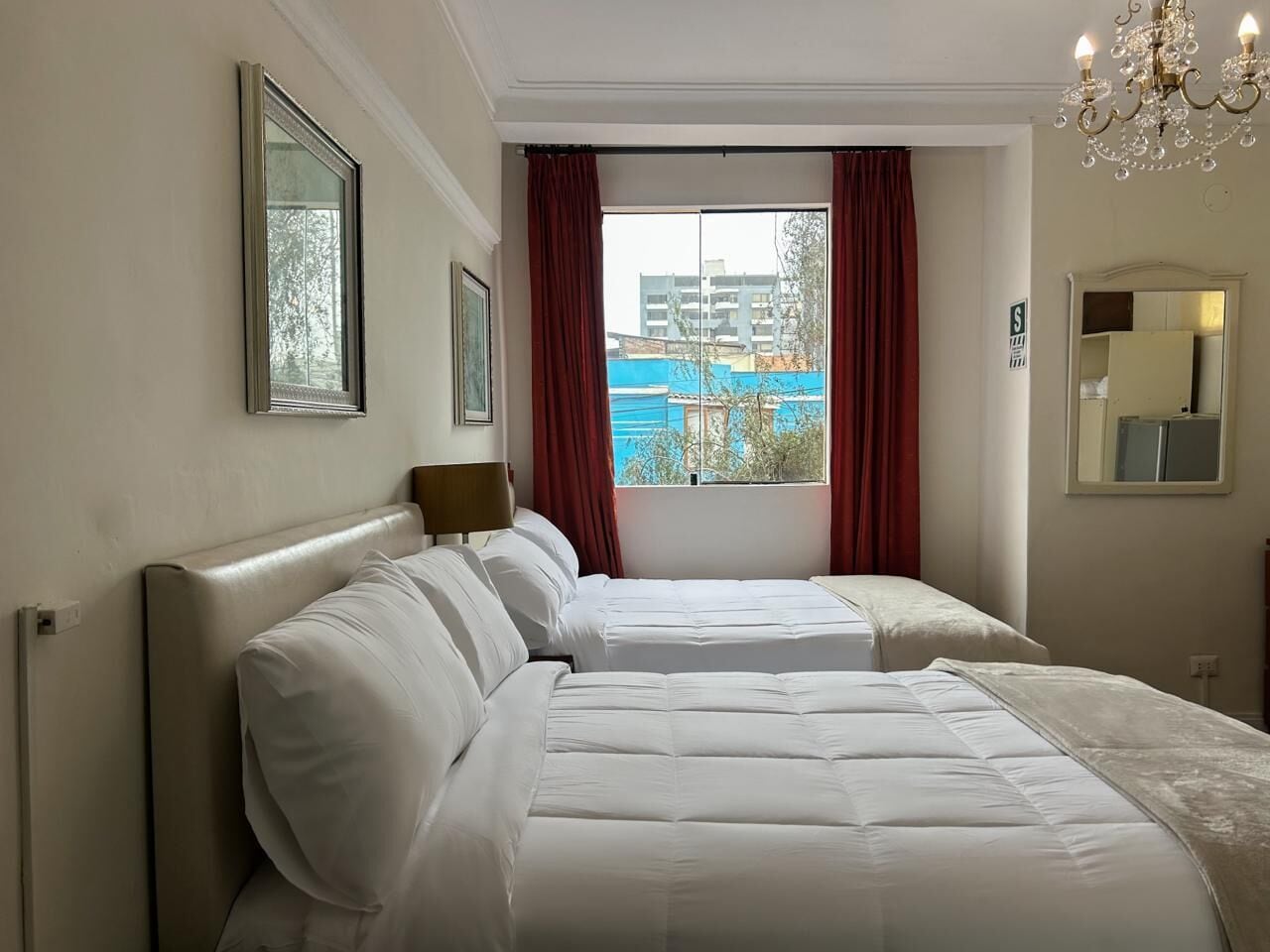 Habitación cuádruple clásica, vista a la ciudad | Wifi gratis 