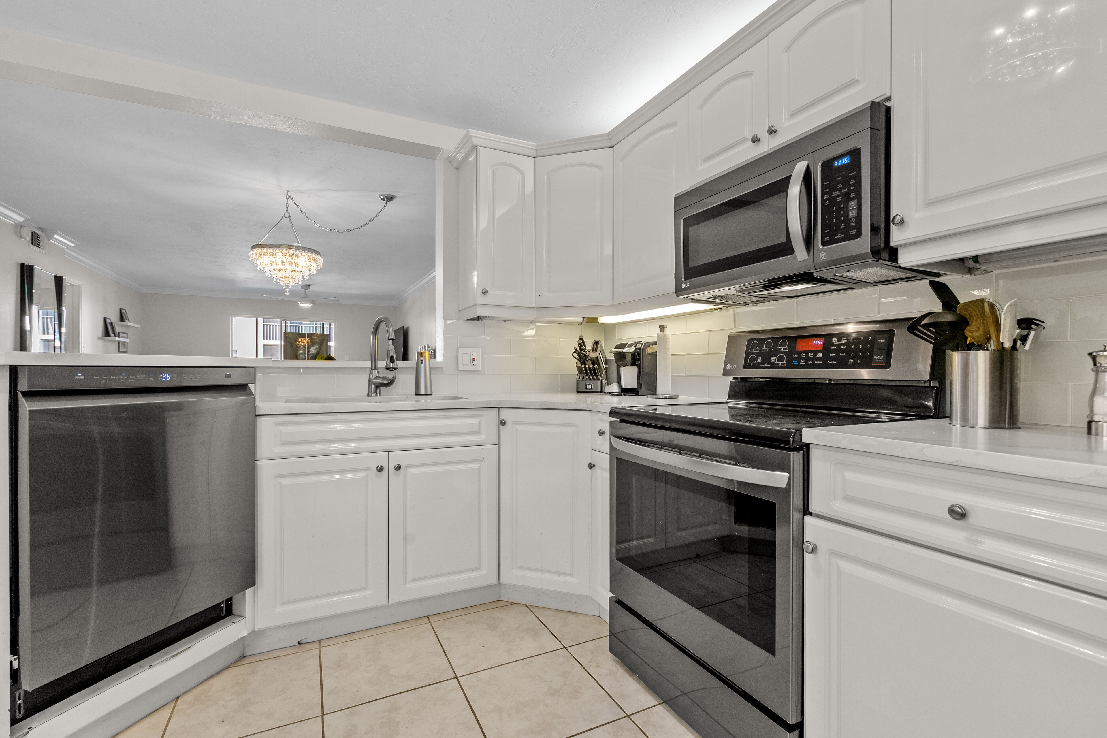 電子レンジ、オーブン、コンロ、食器洗い機