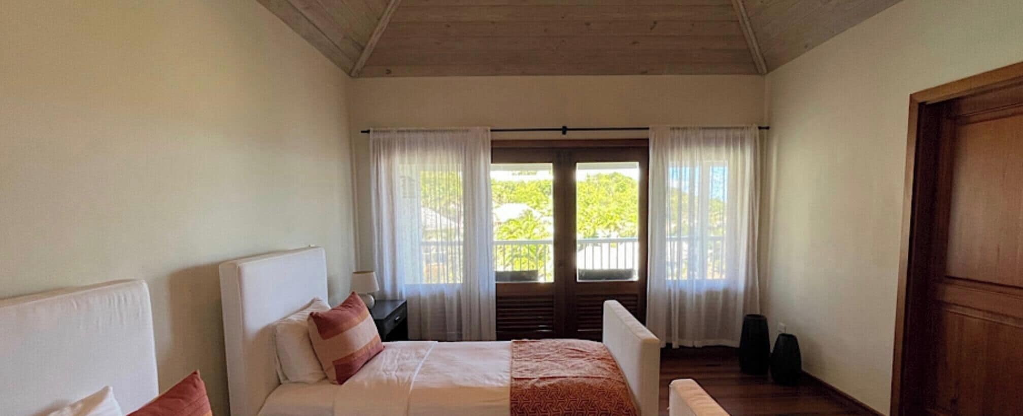 Suite, vue baie | Wi-Fi gratuit, draps fournis