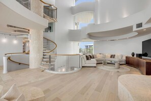 TV, fireplace - Private Resort Style Beach House on Florida’s East Coast (New Smyrna Beach)