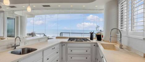 電子レンジ、オーブン、コンロ、食器洗い機