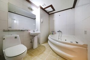 A bathroom with a toilet, sink, and bathtub. - Sisilli Motel (Uijeongbu)