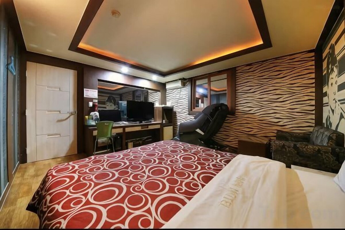 Deluxe Queen Room