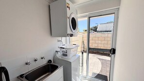 Interior - Cape View TwentyTwo – a modern 2-bedroom, 2-bathroom villa (Broadwater)