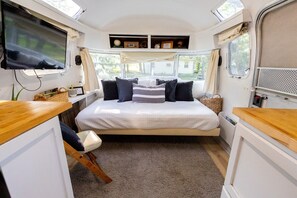 Room - Riverfront Vintage Trailer on the Guadalupe - Private River Entrance (Canyon Lake)