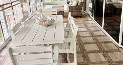 3BR Coastal retreat in peaceful Bokeelia with pool, bikes, ping pong and fishing