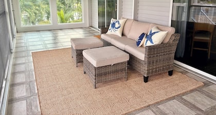 3BR Coastal retreat in peaceful Bokeelia with pool, bikes, ping pong and fishing