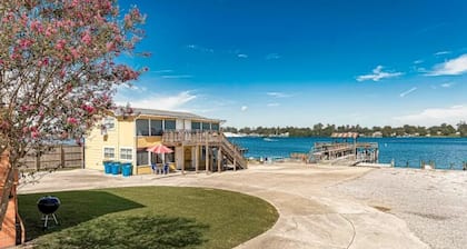 EAGLES NEST #1 AT SUN PERCH VILLAS. BEAUTIFUL VIEWS OF FALSE RIVER!