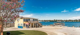 EAGLES NEST #1 AT SUN PERCH VILLAS. BEAUTIFUL VIEWS OF FALSE RIVER!