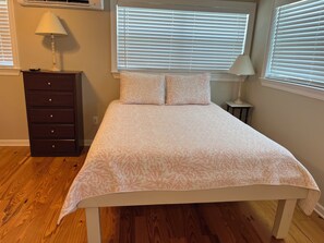 3 dormitorios, tabla de planchar con plancha, Internet y ropa de cama