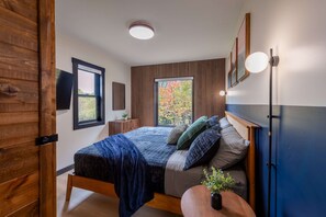 2 chambres, fer et planche à repasser, lit de bébé portatif