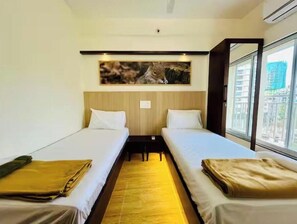1 bedroom, internet - Executive 1BHK Suite | Near Link Road (Mumbai)