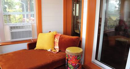 Retro River View Home in Calico Rock