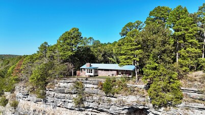 Retro River View Home in Calico Rock