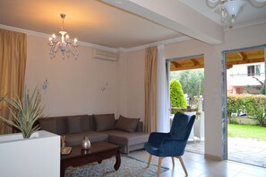 Living area - leonidas apartments and suites (Mola Kalyva)
