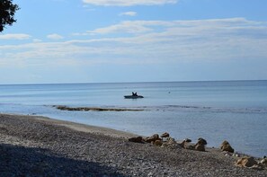 Beach - leonidas apartments and suites (Mola Kalyva)