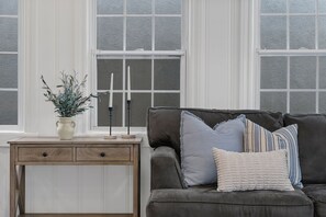 Smart TV - NEW! SURFSIDE HAVEN - Modern Beach Retreat in the Heart of Sunset Beach (Huntington Beach)