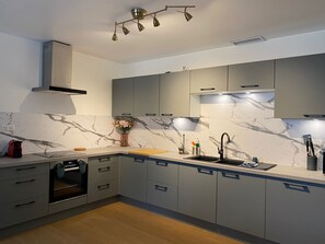 Micro-ondes, four, plaque de cuisson, lave-vaisselle