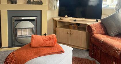 2 Bedroom Caravan - Sleeps 6 - Parking, Seaside
