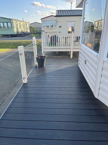 2 Bedroom Caravan - Sleeps 6 - Parking, Seaside